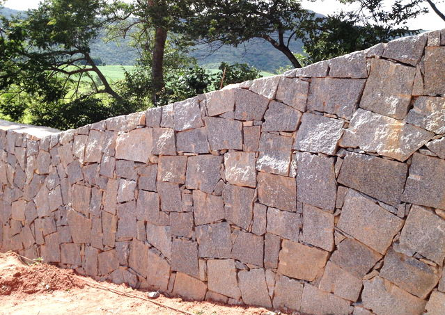 muro de pedra  Tecpar Pavimentação Ecológica